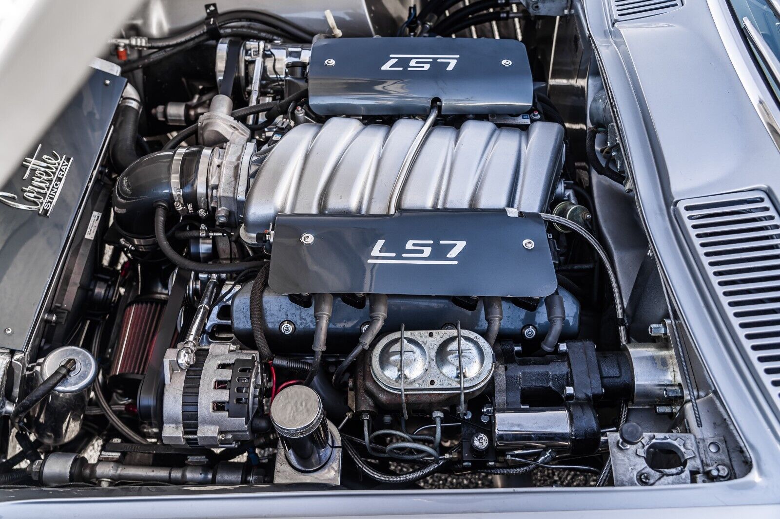 Chevrolet-Corvette-Cabriolet-1964-Silver-Black-12070-27