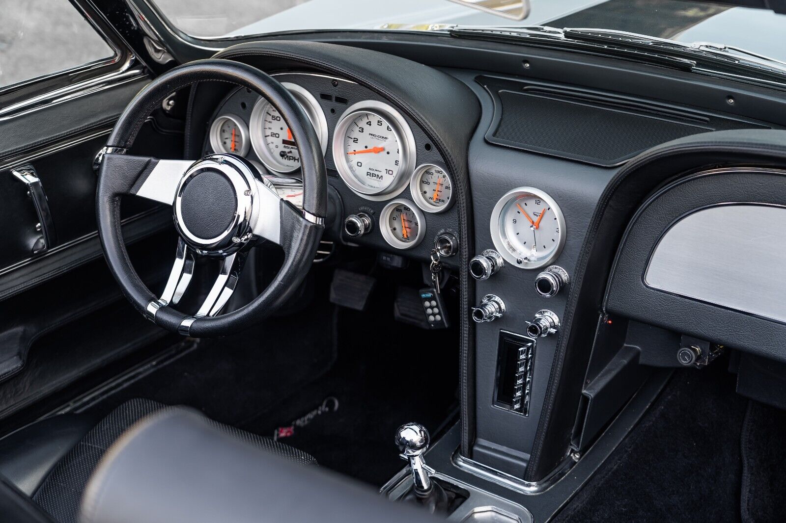 Chevrolet-Corvette-Cabriolet-1964-Silver-Black-12070-33