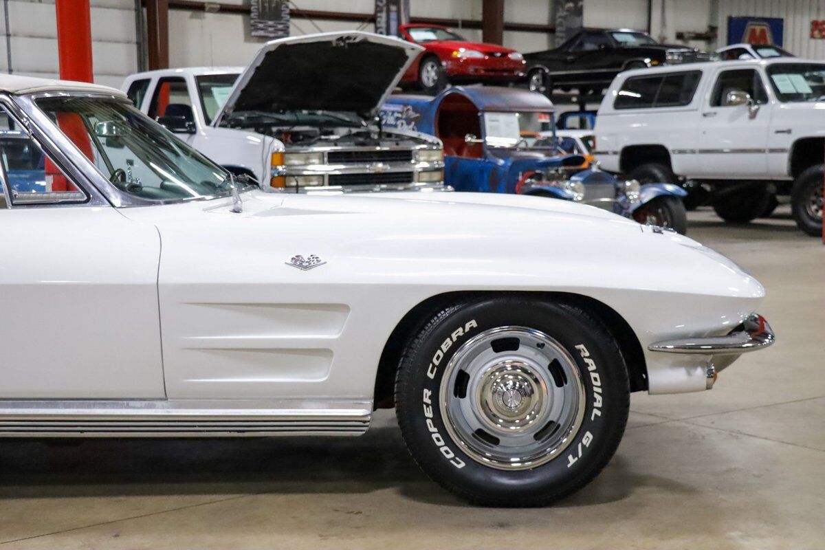 Chevrolet-Corvette-Cabriolet-1964-White-White-2121-10