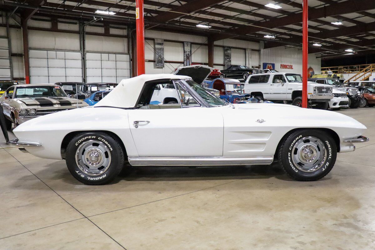 Chevrolet-Corvette-Cabriolet-1964-White-White-2121-9