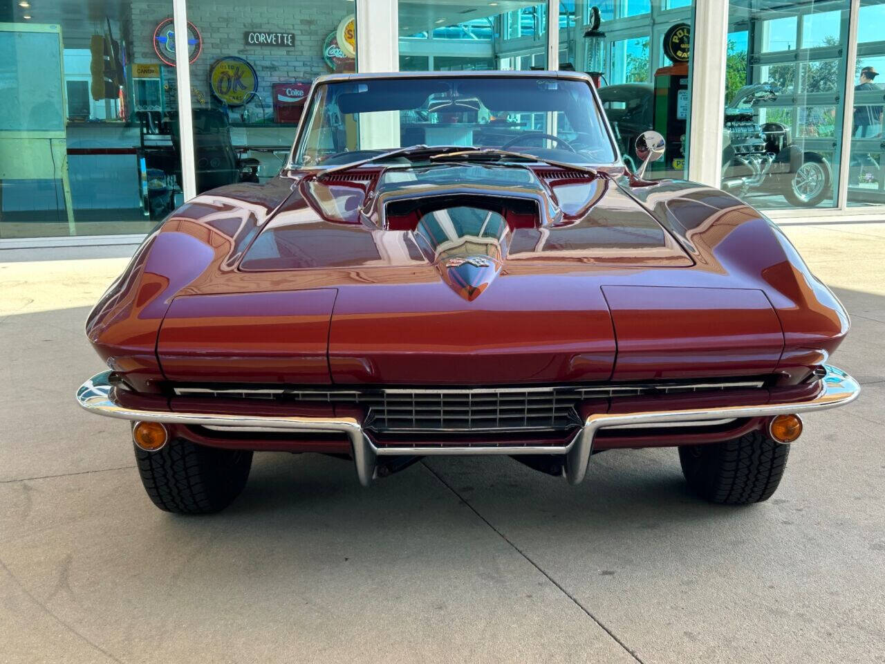 Chevrolet-Corvette-Cabriolet-1966-Maroon-Black-114296-1