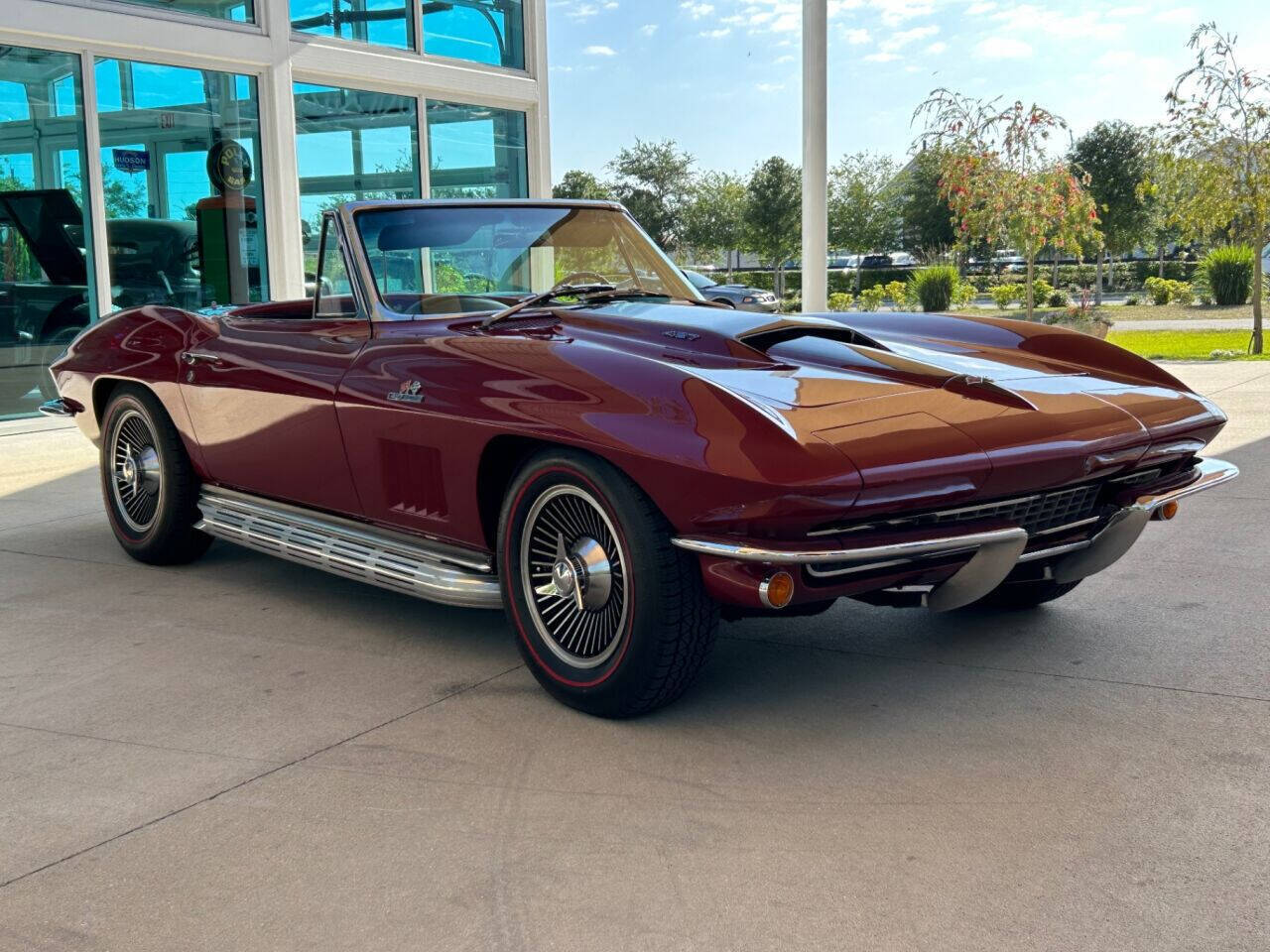 Chevrolet-Corvette-Cabriolet-1966-Maroon-Black-114296-2