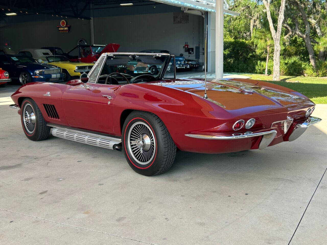 Chevrolet-Corvette-Cabriolet-1966-Maroon-Black-114296-7