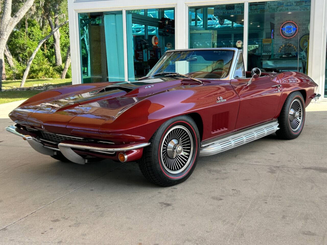 Chevrolet-Corvette-Cabriolet-1966-Maroon-Black-114296-9