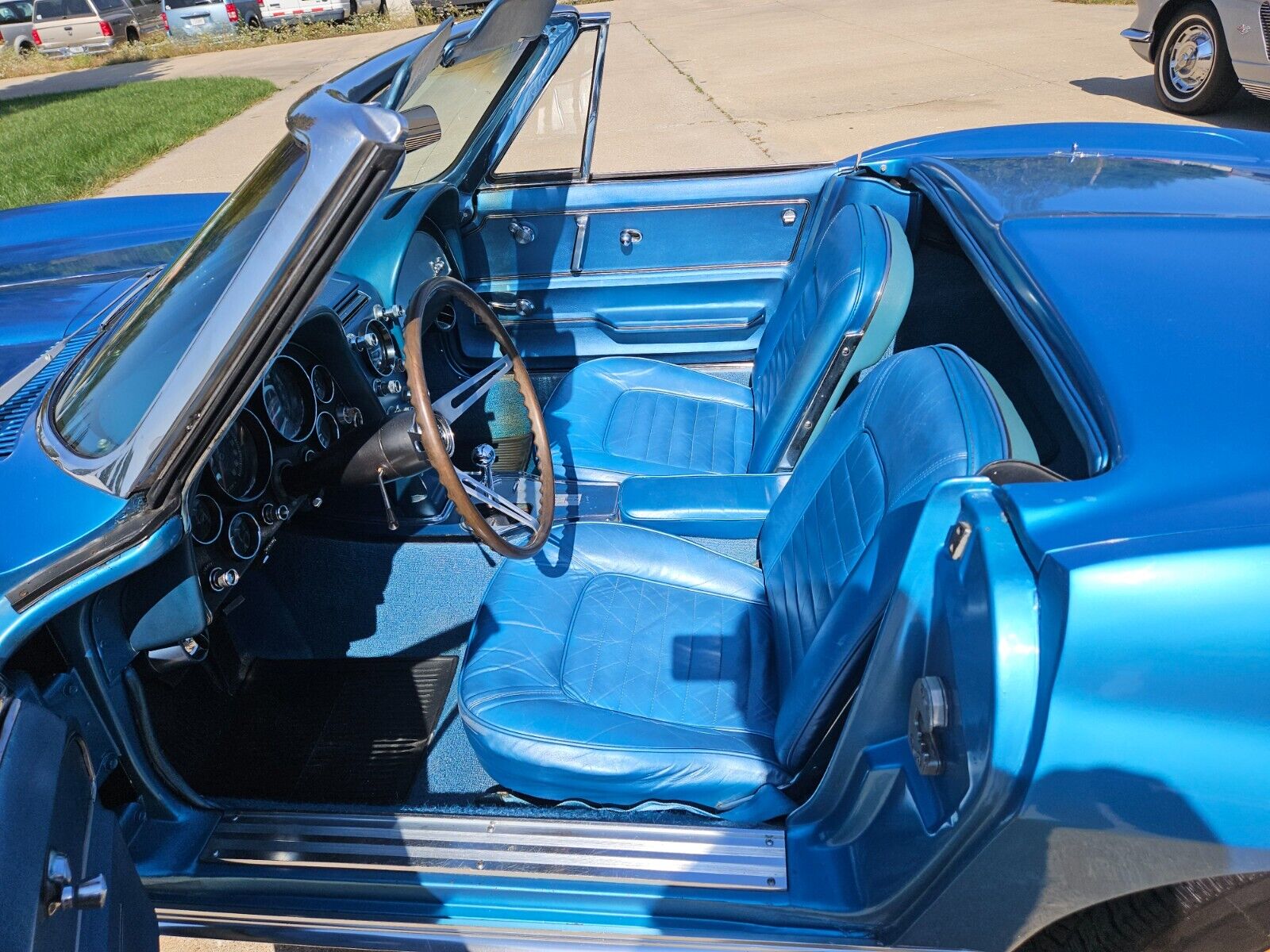 Chevrolet-Corvette-Cabriolet-1966-NASSAU-BLUE-Blue-116788-23