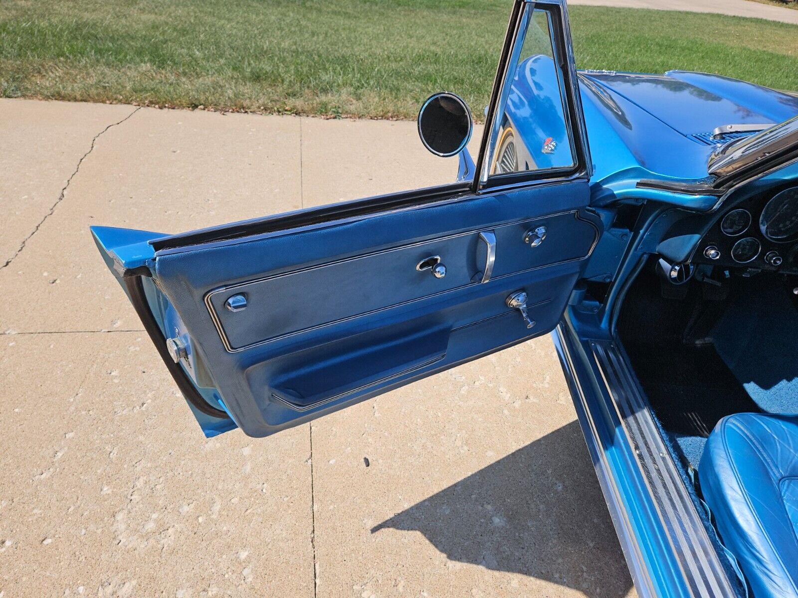 Chevrolet-Corvette-Cabriolet-1966-NASSAU-BLUE-Blue-116788-25