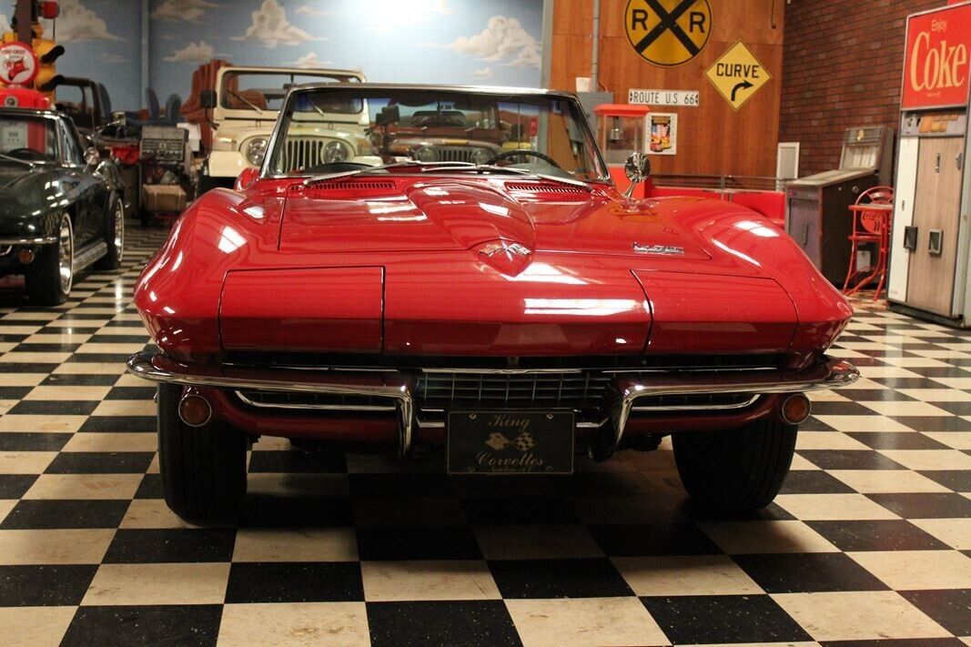 Chevrolet-Corvette-Cabriolet-1966-Red-Black-130357-1