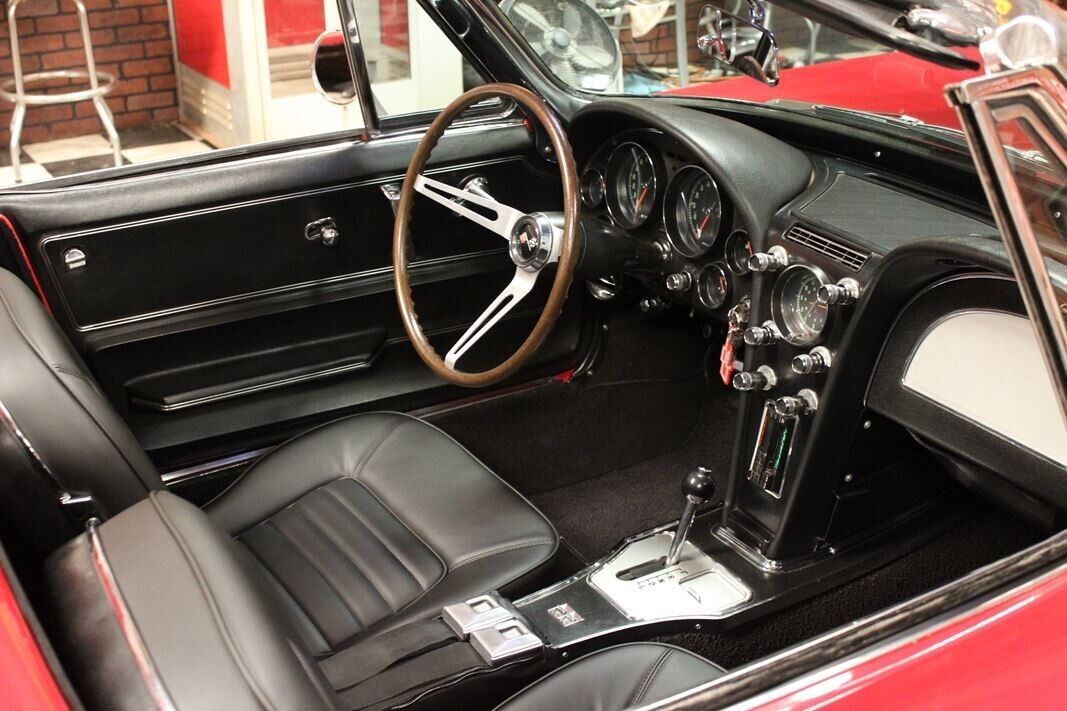 Chevrolet-Corvette-Cabriolet-1966-Red-Black-130357-16