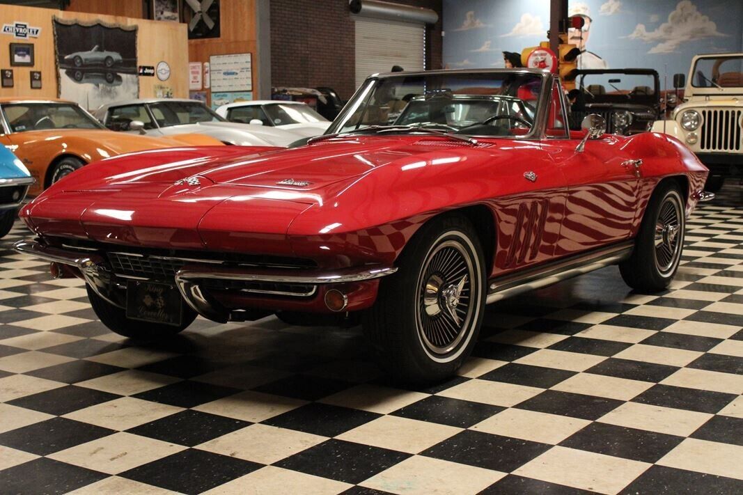 Chevrolet-Corvette-Cabriolet-1966-Red-Black-130357-2