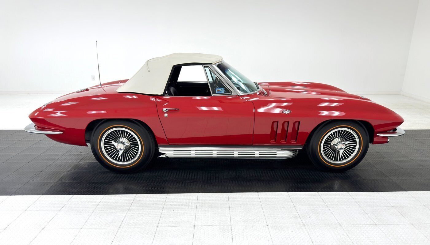 Chevrolet-Corvette-Cabriolet-1966-Red-Black-70975-8