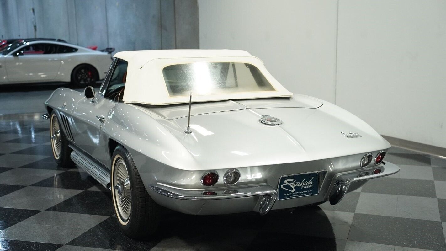 Chevrolet-Corvette-Cabriolet-1966-Silver-Black-5824-8