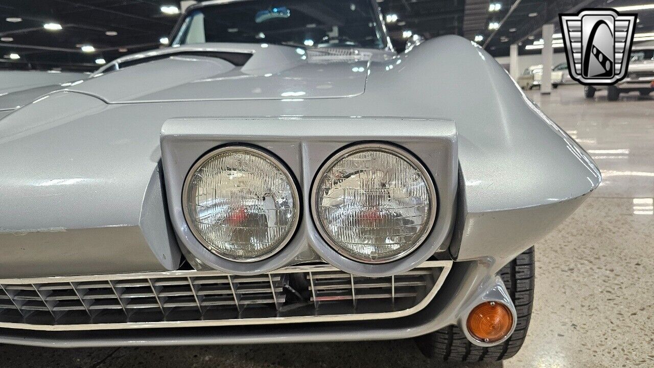 Chevrolet-Corvette-Cabriolet-1966-Silver-Silver-33812-9