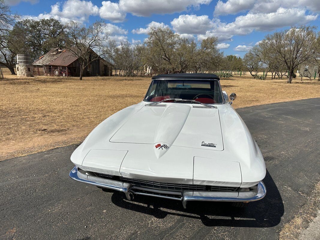 Chevrolet-Corvette-Cabriolet-1966-White-Red-145102-2