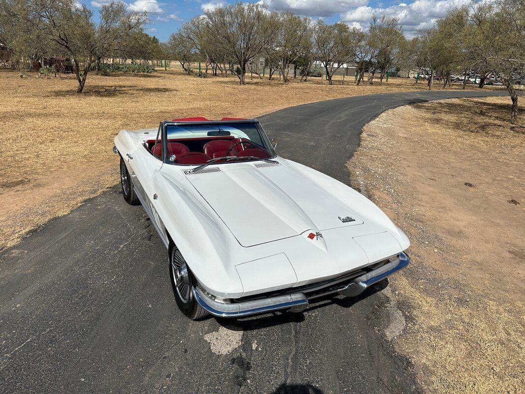 Chevrolet-Corvette-Cabriolet-1966-White-Red-145102-8