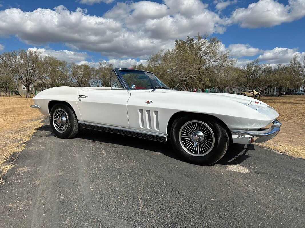 Chevrolet-Corvette-Cabriolet-1966-White-Red-145102-9