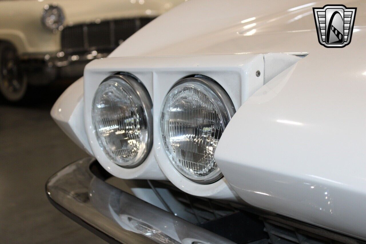 Chevrolet-Corvette-Cabriolet-1966-White-Red-89359-11