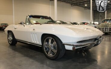 Chevrolet-Corvette-Cabriolet-1966-White-Red-89359-8