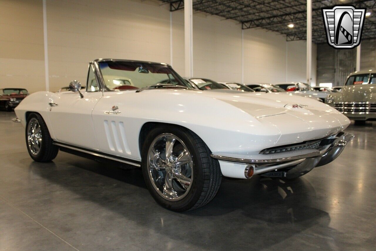 Chevrolet-Corvette-Cabriolet-1966-White-Red-89359-8