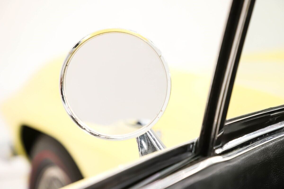 Chevrolet-Corvette-Cabriolet-1966-Yellow-Black-0-8