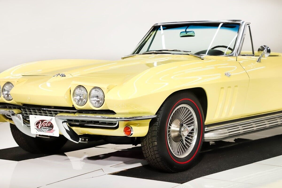 Chevrolet-Corvette-Cabriolet-1966-Yellow-Black-0-9