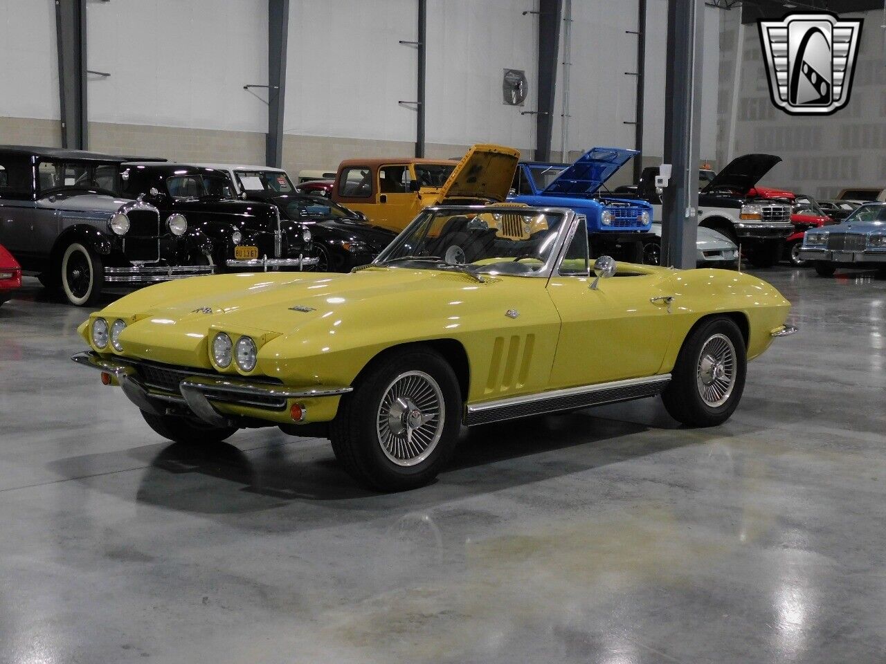 Chevrolet-Corvette-Cabriolet-1966-Yellow-Black-112878-2