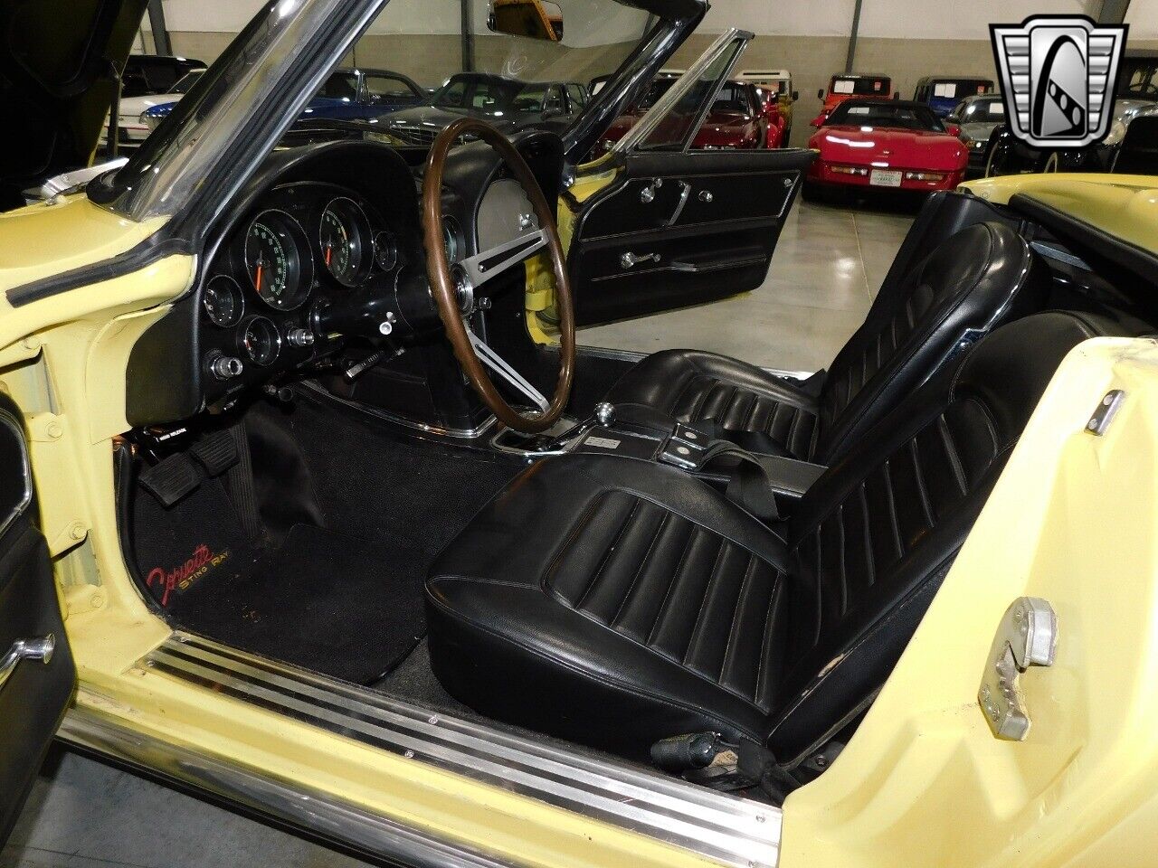 Chevrolet-Corvette-Cabriolet-1966-Yellow-Black-112878-6