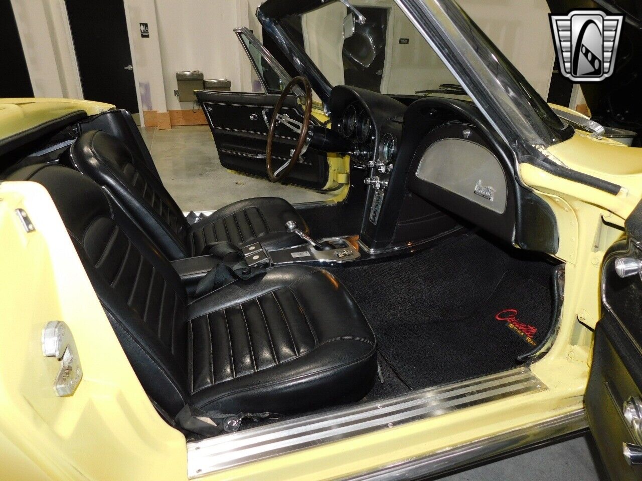 Chevrolet-Corvette-Cabriolet-1966-Yellow-Black-112878-7