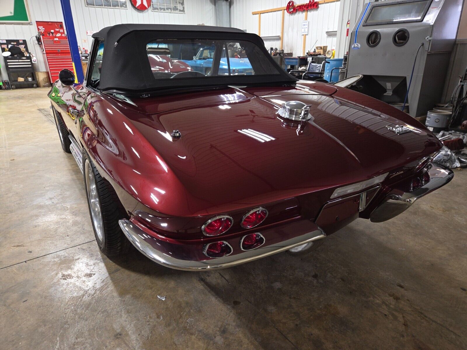 Chevrolet-Corvette-Cabriolet-1967-MARLBORO-MAROON-BLACK-LEATHER-83881-10