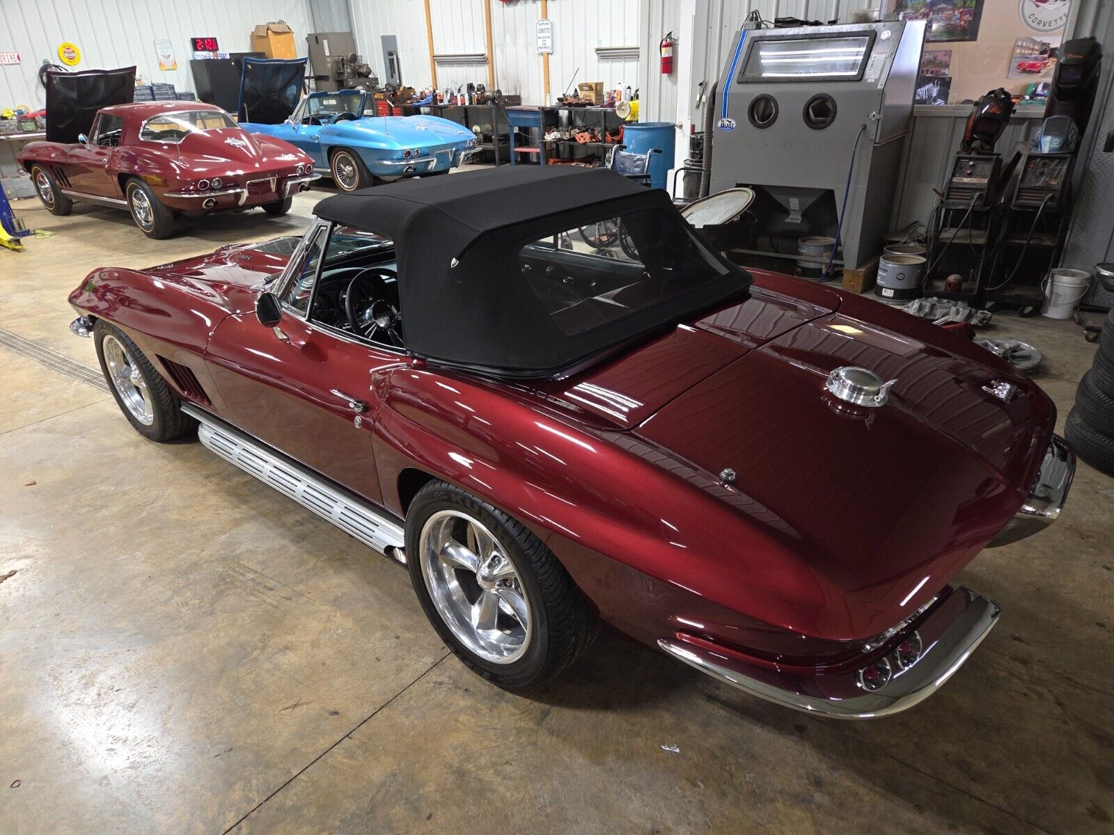 Chevrolet-Corvette-Cabriolet-1967-MARLBORO-MAROON-BLACK-LEATHER-83881-11