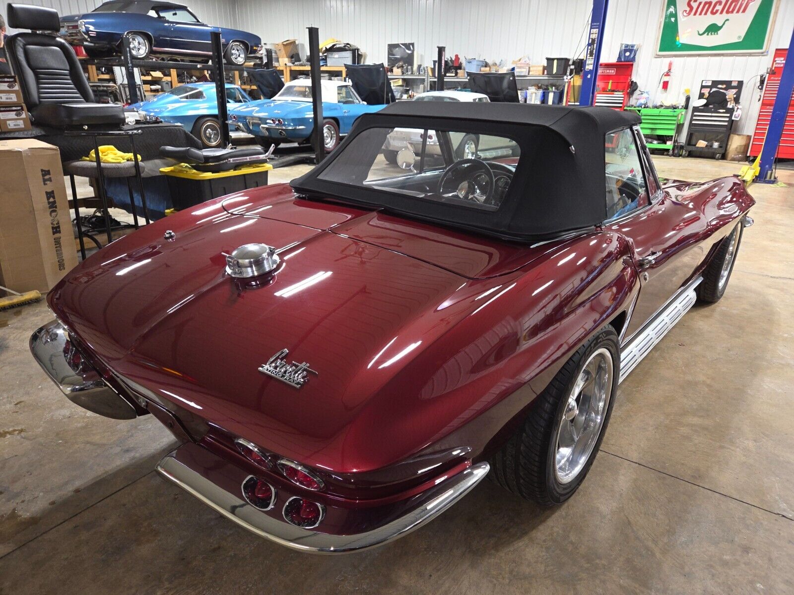 Chevrolet-Corvette-Cabriolet-1967-MARLBORO-MAROON-BLACK-LEATHER-83881-7