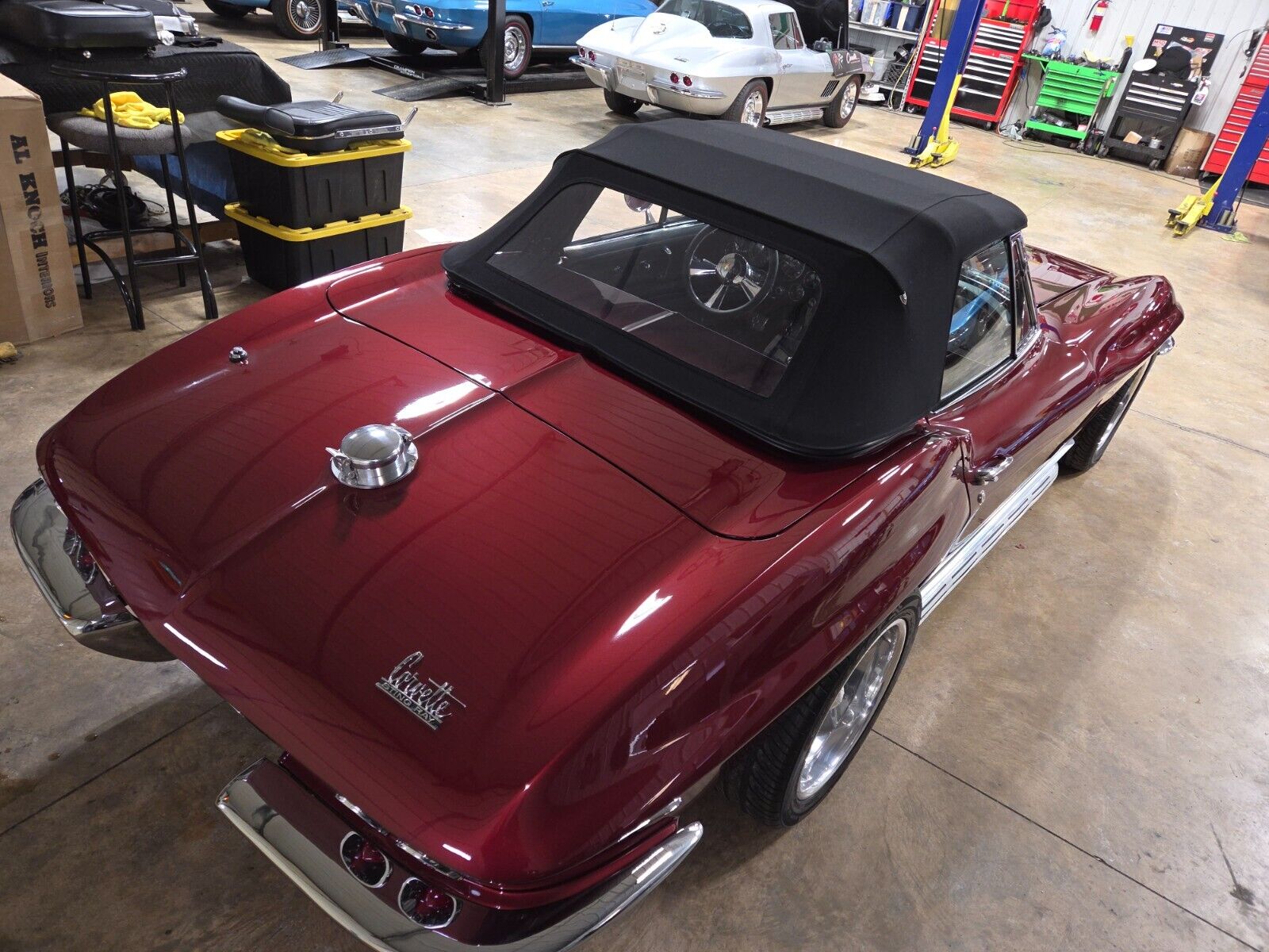 Chevrolet-Corvette-Cabriolet-1967-MARLBORO-MAROON-BLACK-LEATHER-83881-8