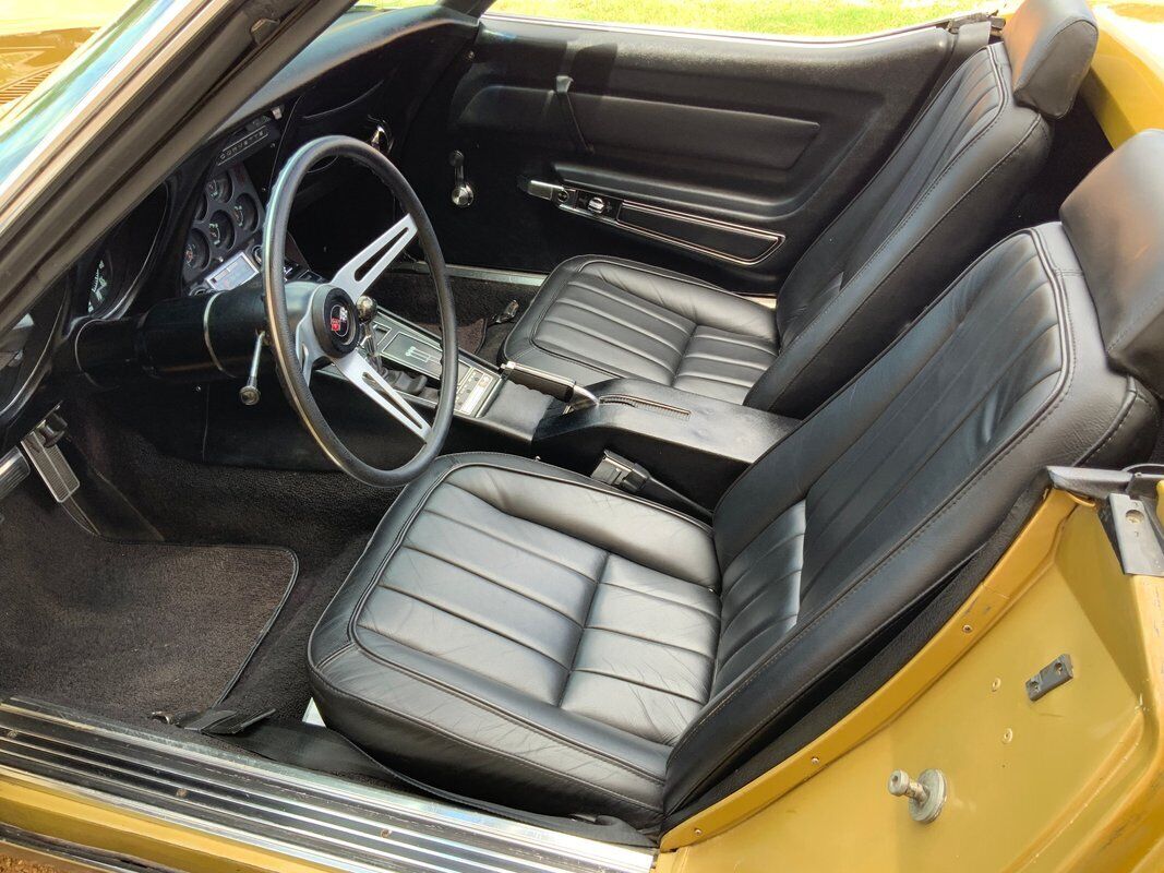 Chevrolet-Corvette-Cabriolet-1969-Gold-Black-88081-1