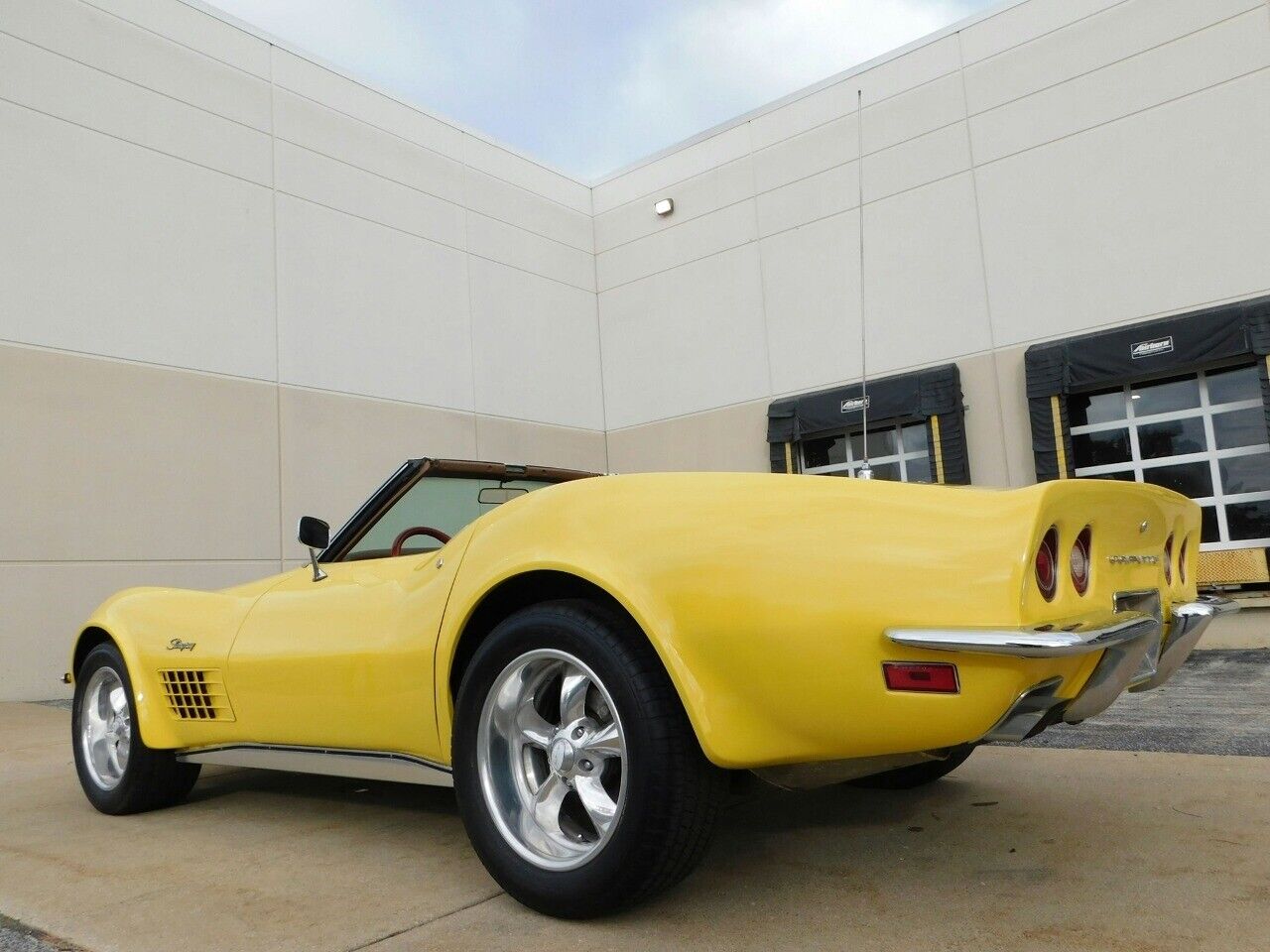 Chevrolet-Corvette-Cabriolet-1972-Yellow-Saddle-126530-8