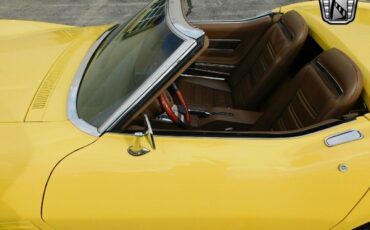 Chevrolet-Corvette-Cabriolet-1972-Yellow-Saddle-126530-9