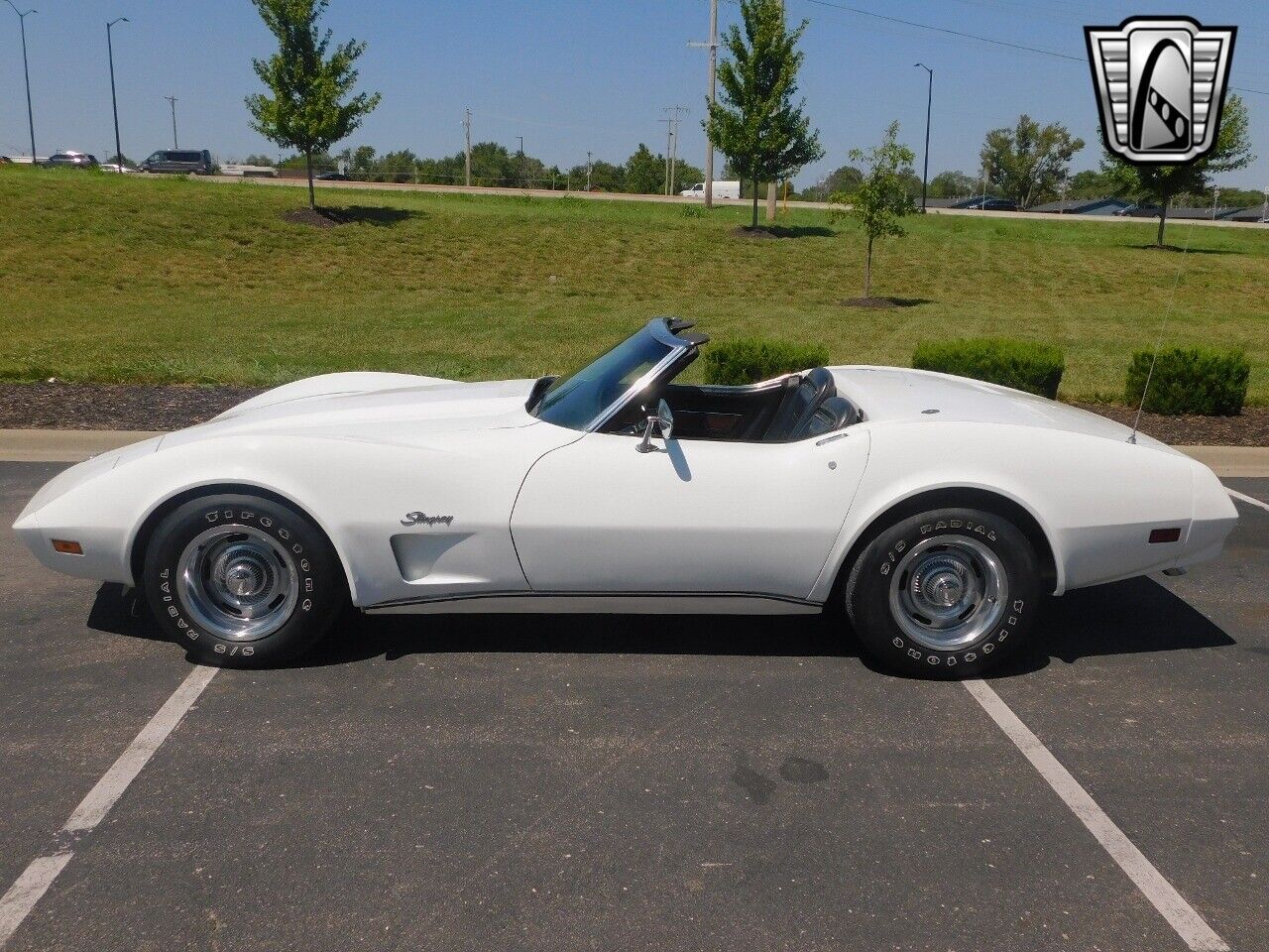 Chevrolet-Corvette-Cabriolet-1974-White-Black-98009-2