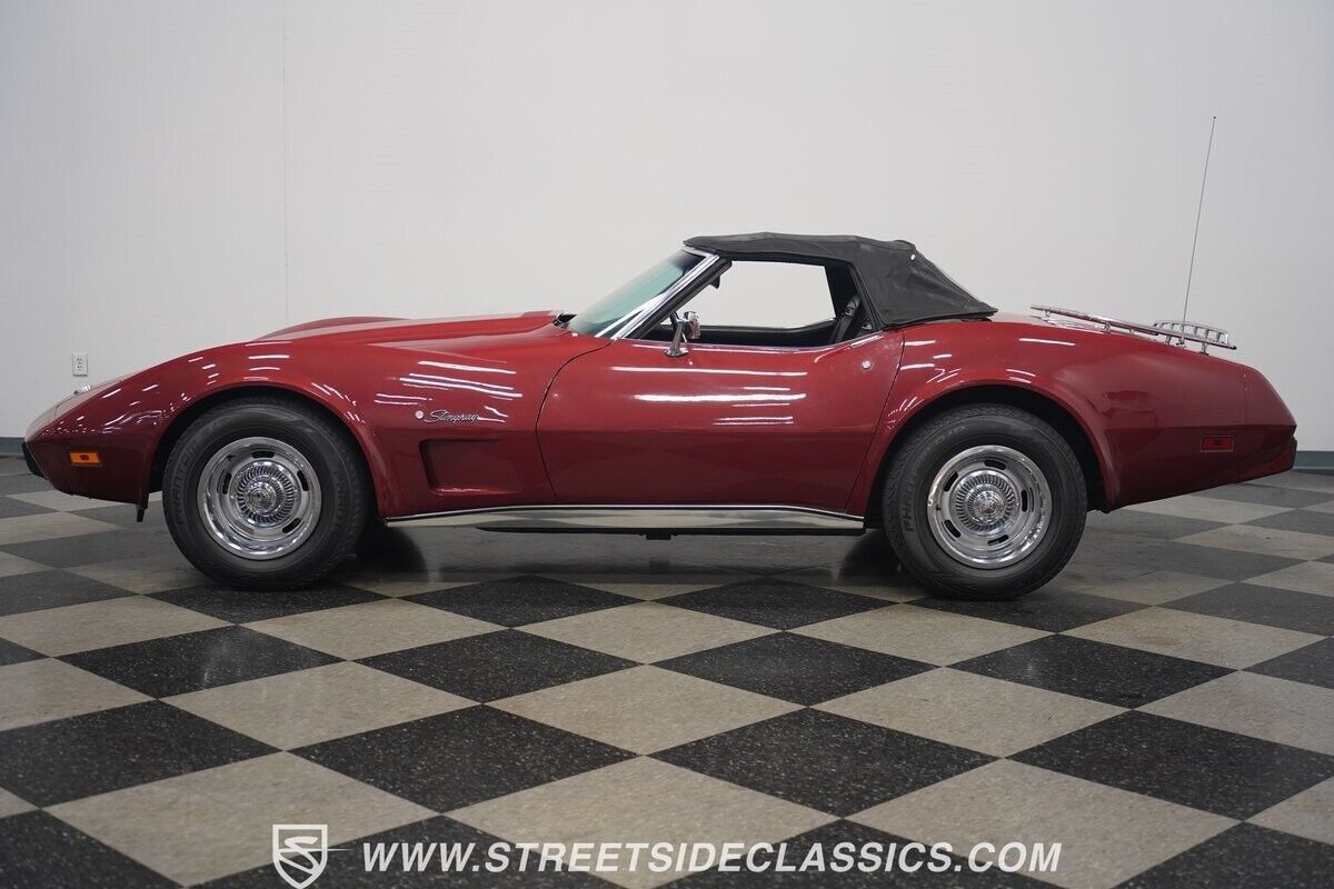 Chevrolet-Corvette-Cabriolet-1975-Red-Black-126102-8