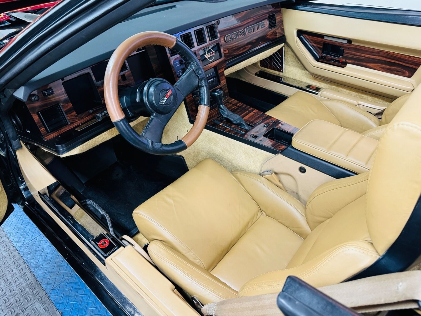 Chevrolet-Corvette-Cabriolet-1986-Black-Tan-169868-32