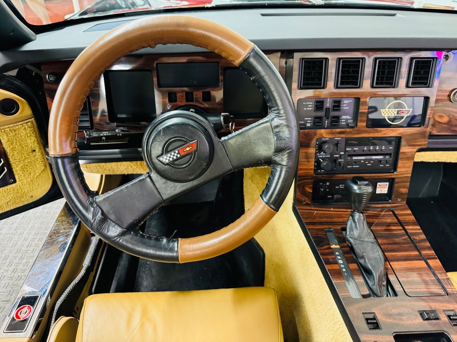 Chevrolet-Corvette-Cabriolet-1986-Black-Tan-169868-34