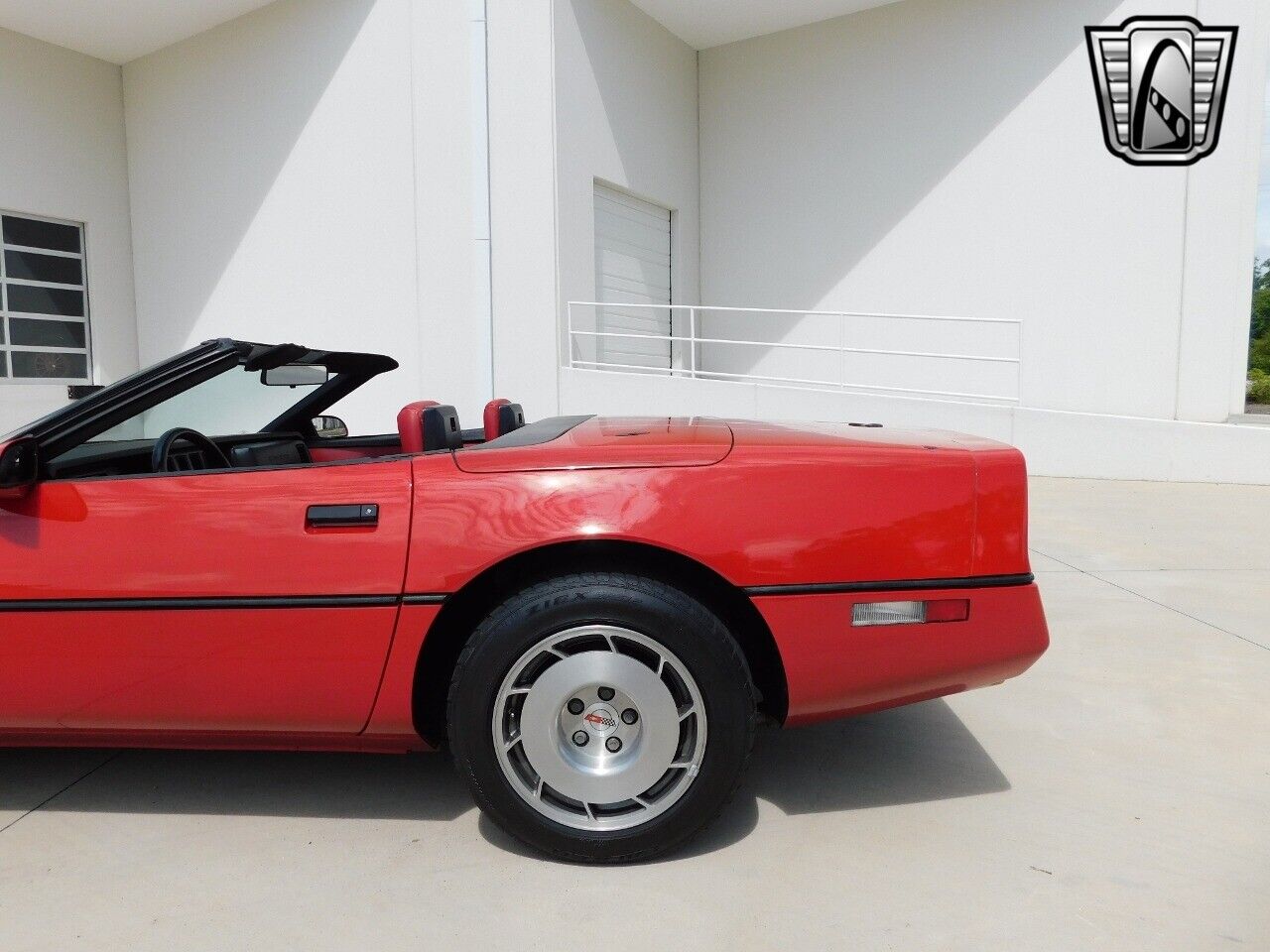 Chevrolet-Corvette-Cabriolet-1986-Red-Red-131057-7