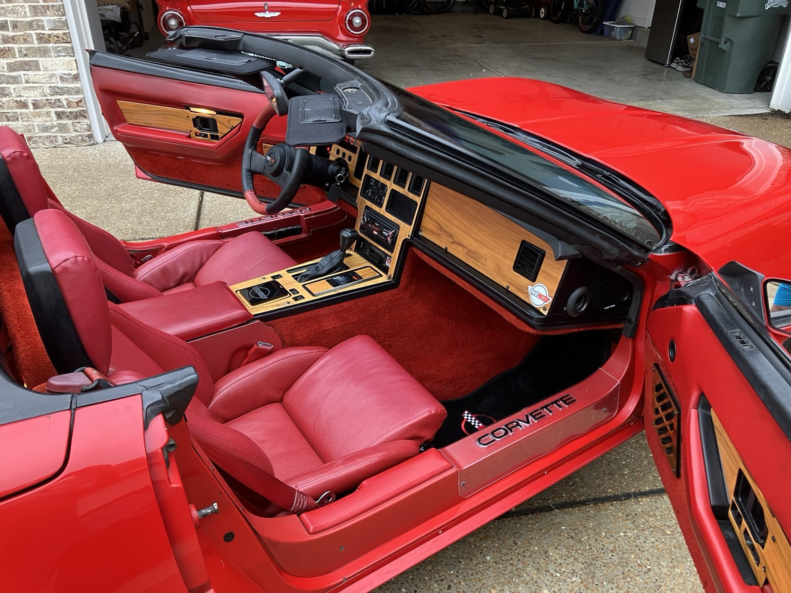 Chevrolet-Corvette-Cabriolet-1986-Red-Red-189903-8