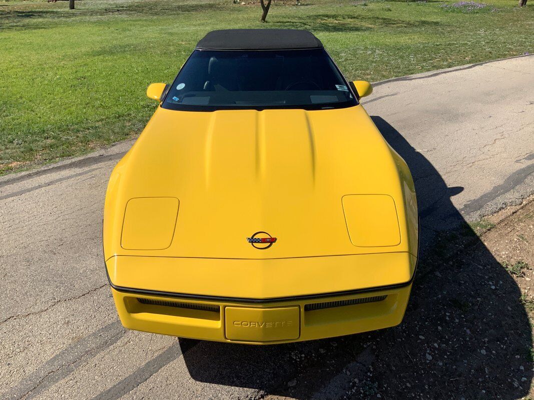 Chevrolet-Corvette-Cabriolet-1986-Yellow-Black-46162-8