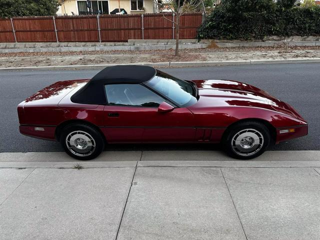 Chevrolet-Corvette-Cabriolet-1987-Red-Black-297600-10