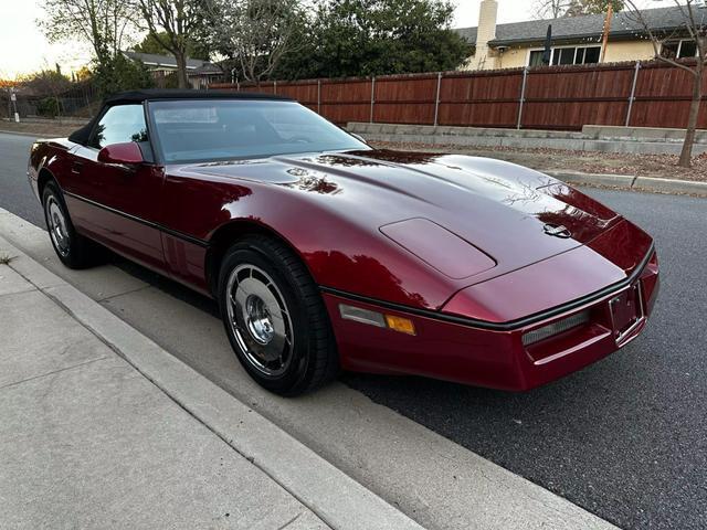 Chevrolet-Corvette-Cabriolet-1987-Red-Black-297600-13