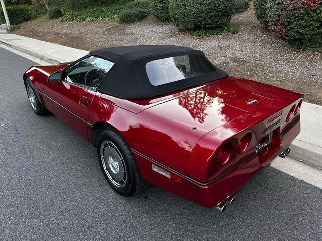 Chevrolet-Corvette-Cabriolet-1987-Red-Black-297600-4