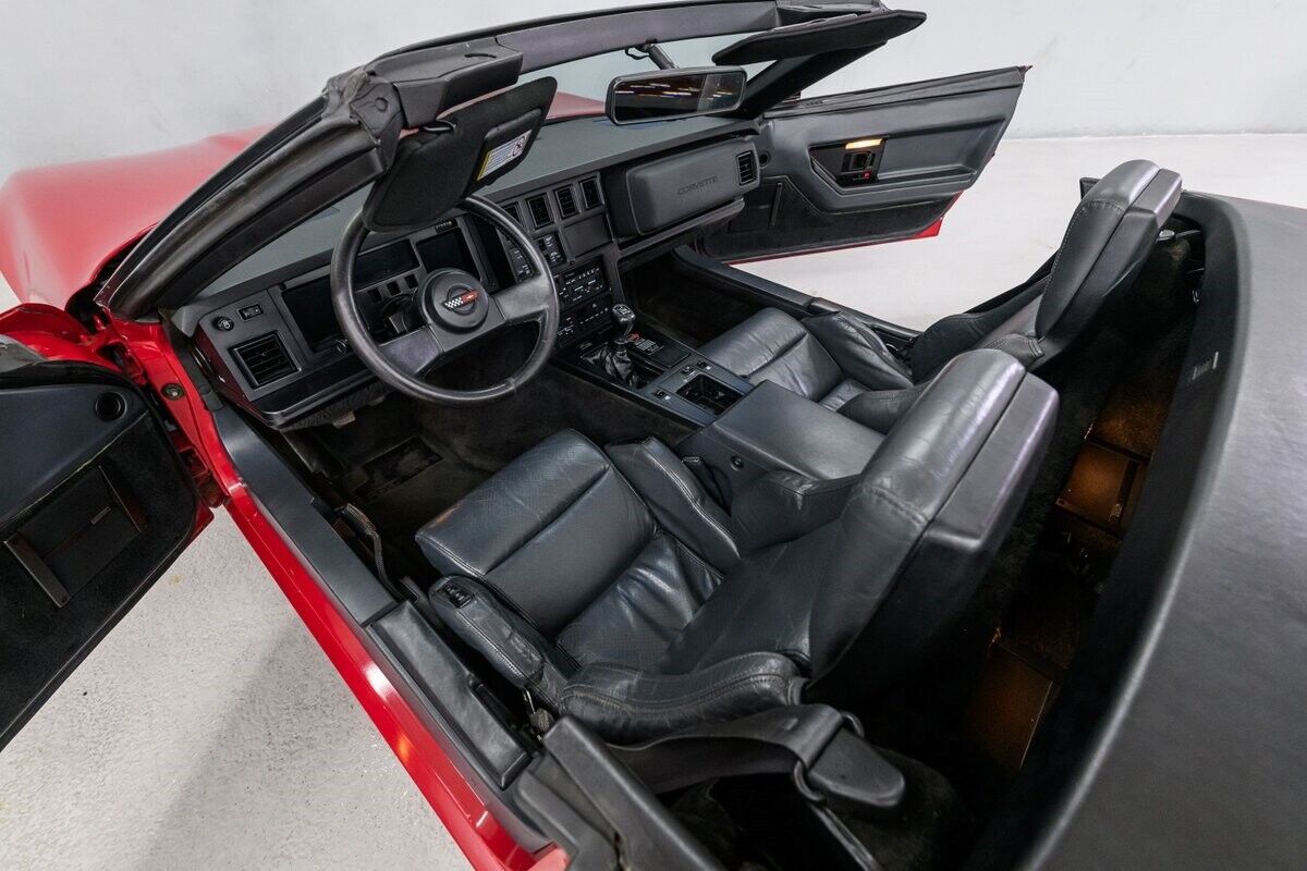 Chevrolet-Corvette-Cabriolet-1987-Red-Black-44556-11