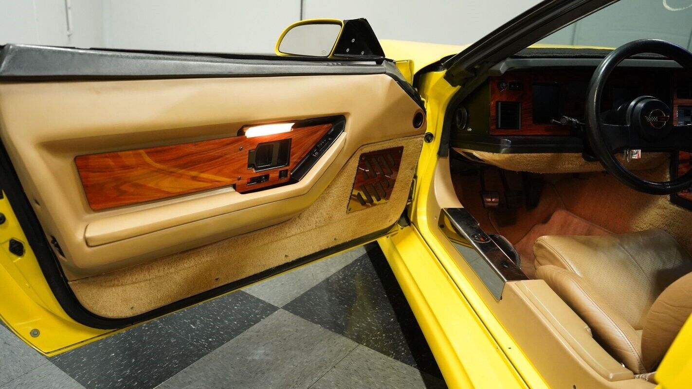 Chevrolet-Corvette-Cabriolet-1987-Yellow-Tan-87403-31