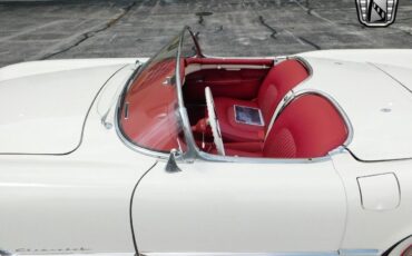 Chevrolet-Corvette-Coupe-1954-White-Red-130022-11