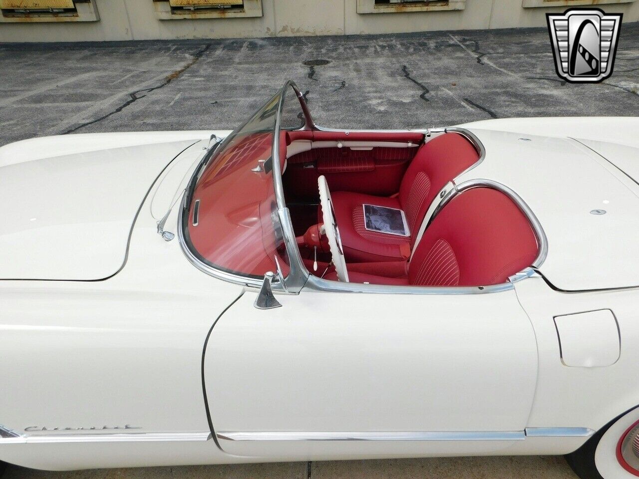 Chevrolet-Corvette-Coupe-1954-White-Red-130022-11