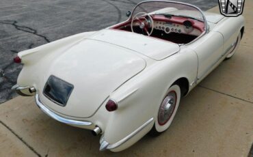 Chevrolet-Corvette-Coupe-1954-White-Red-130022-4