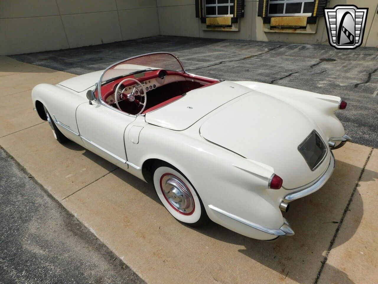 Chevrolet-Corvette-Coupe-1954-White-Red-130022-5